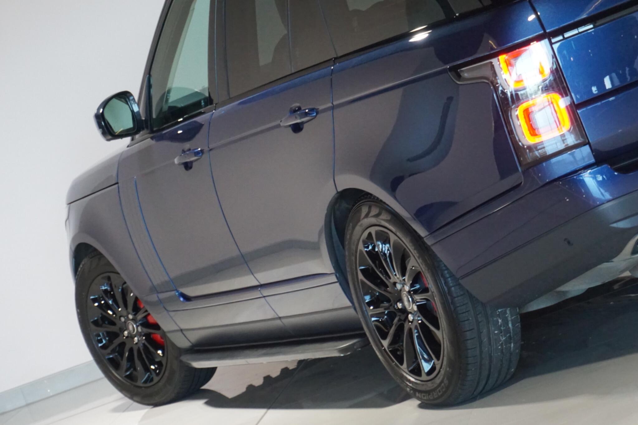 Land Rover Range Rover 2.0 P400e 12.4kWh GPF Vogue SUV 5dr Petrol Plug-in Hybrid Auto 4WD Euro 6 (s/s) (404 ps)